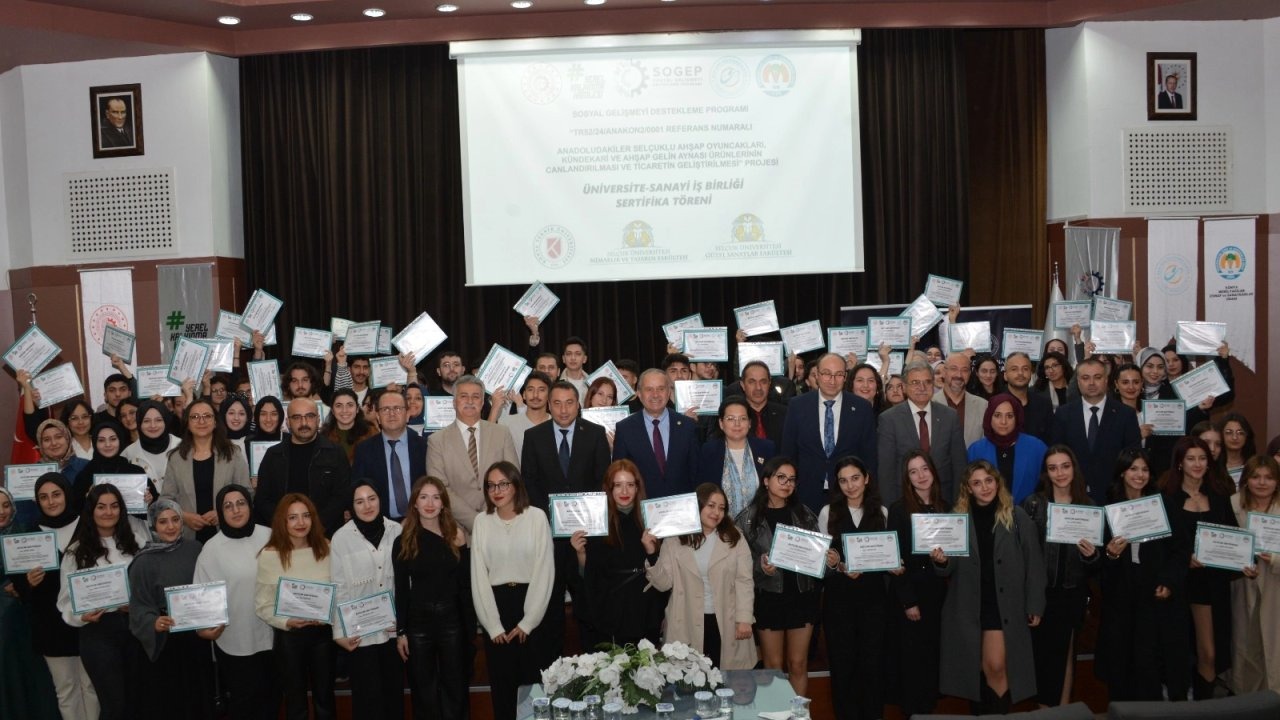 Konya'da ahşap sanatlarını yaşatan projede 118 kursiyer sertifikalandı