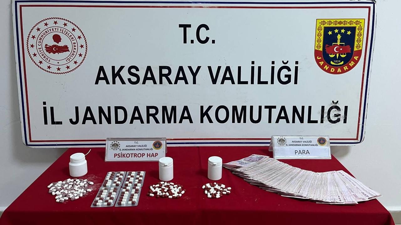 Aksaray Merkezli Narkotik Operasyonu: Sentetik Hap ve Yüklü Para Ele Geçirildi