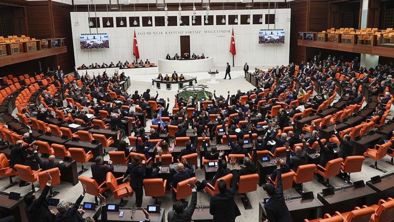Emniyet, basın ve vergi düzenlemelerini içeren kanun teklifi yasalaştı